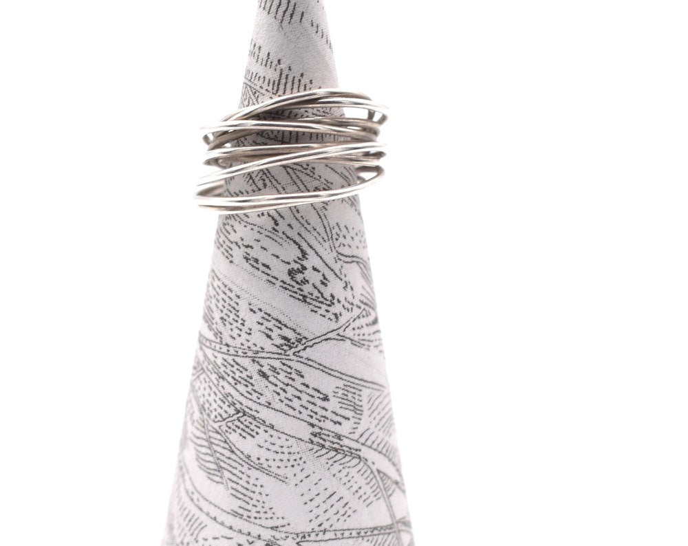 MoMA Wire Ring: Sleek Unisex Sterling Silver Sizes 4-9