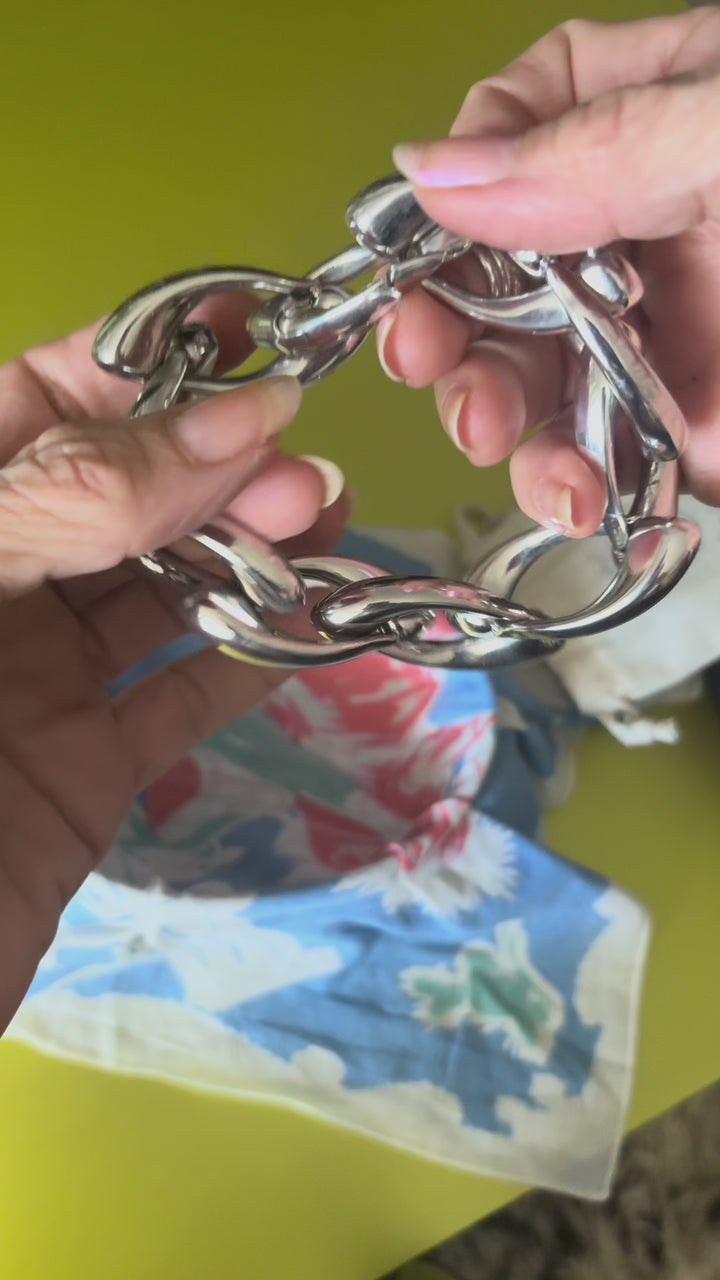 Close-up demonstrating the solid connector clasp on the sterling silver Culebra Insider Bracelet with lightweight hollow links.